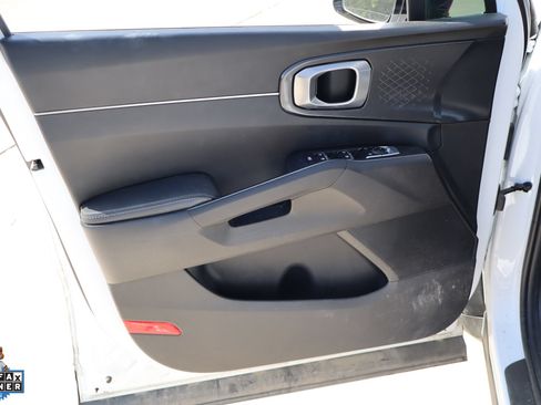 Used 2025 Kia Sorento S FWD image 12