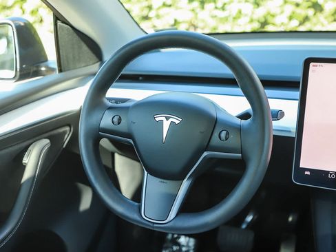 Used 2023 Tesla Model Y Long Range AWD/4WD image 14