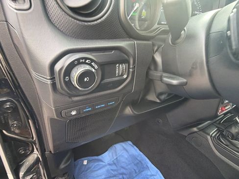 Used 2025 Jeep Wrangler Unlimited Rubicon 4xe w/ Safety Group AWD/4WD image 25