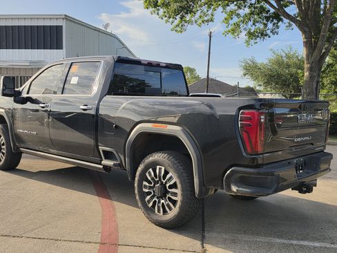 Used 2025 GMC Sierra 2500 Denali Ultimate AWD/4WD image 8