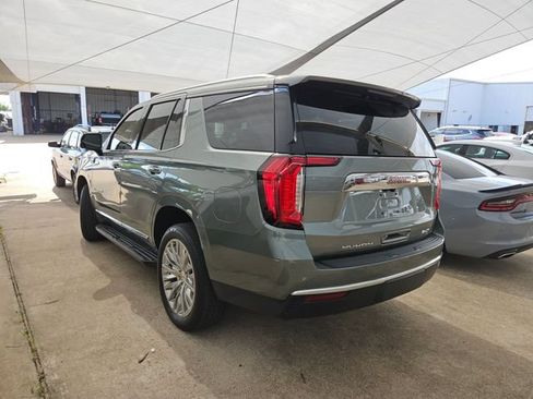 Used 2023 GMC Yukon SLT w/ SLT Premium Package AWD/4WD image 4