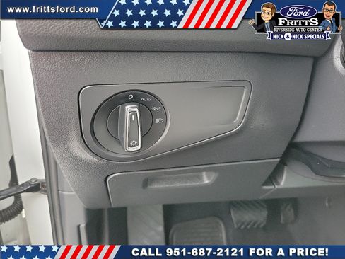 Used 2021 Volkswagen Tiguan SE w/ Panoramic Sunroof Package FWD image 11