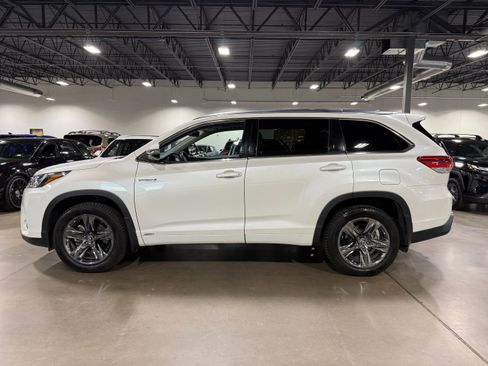 Used 2019 Toyota Highlander Limited Platinum image 4