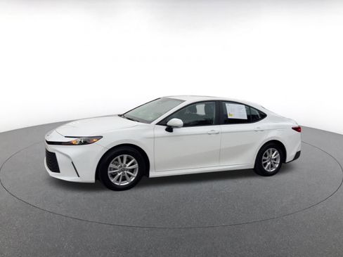 Used 2025 Toyota Camry LE image 8