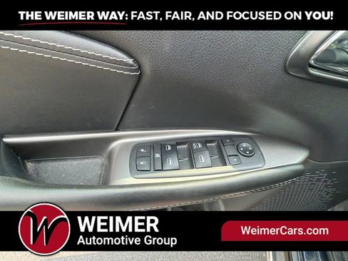 Used 2019 Dodge Journey Crossroad w/ Nav & Sun Group AWD/4WD image 18