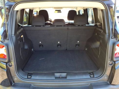 Used 2023 Jeep Renegade Latitude AWD/4WD image 19