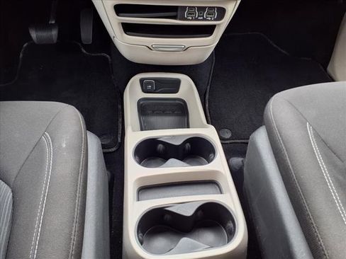 Used 2022 Chrysler Voyager LX image 27