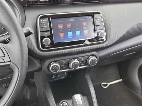 New 2025 Nissan Kicks Play S image 18