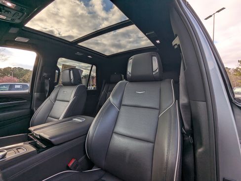 Used 2024 Cadillac Escalade Sport w/ LPO, ONYX Package image 9