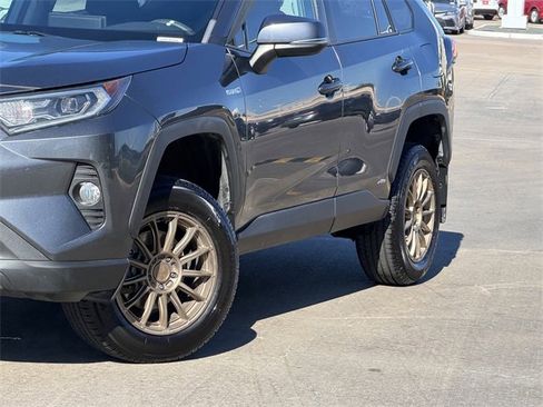 Used 2021 Toyota RAV4 XLE image 3