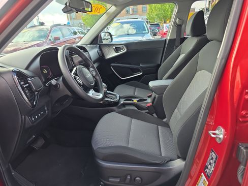 Used 2023 Kia Soul S FWD image 2