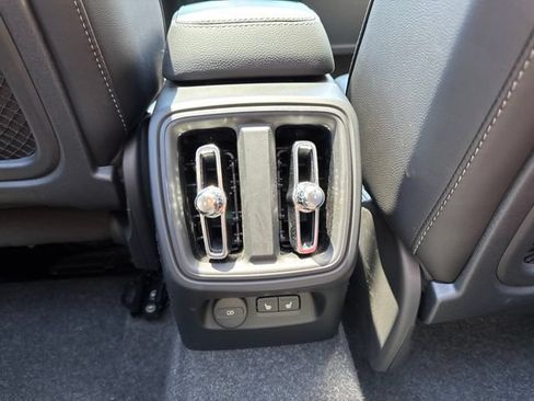 Used 2025 Volvo XC40 B5 Plus AWD/4WD image 17