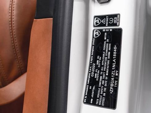 Used 2022 Lamborghini Urus image 12