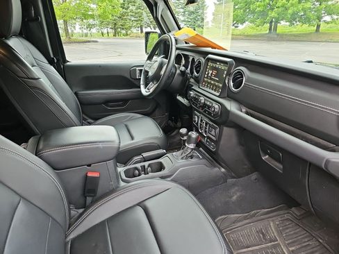 Used 2023 Jeep Wrangler Unlimited Sahara w/ Cold Weather Group AWD/4WD image 11