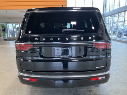 Used 2024 Jeep Wagoneer Series III AWD/4WD image 6