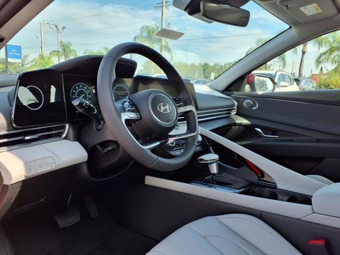 New 2025 Hyundai Elantra Limited image 13