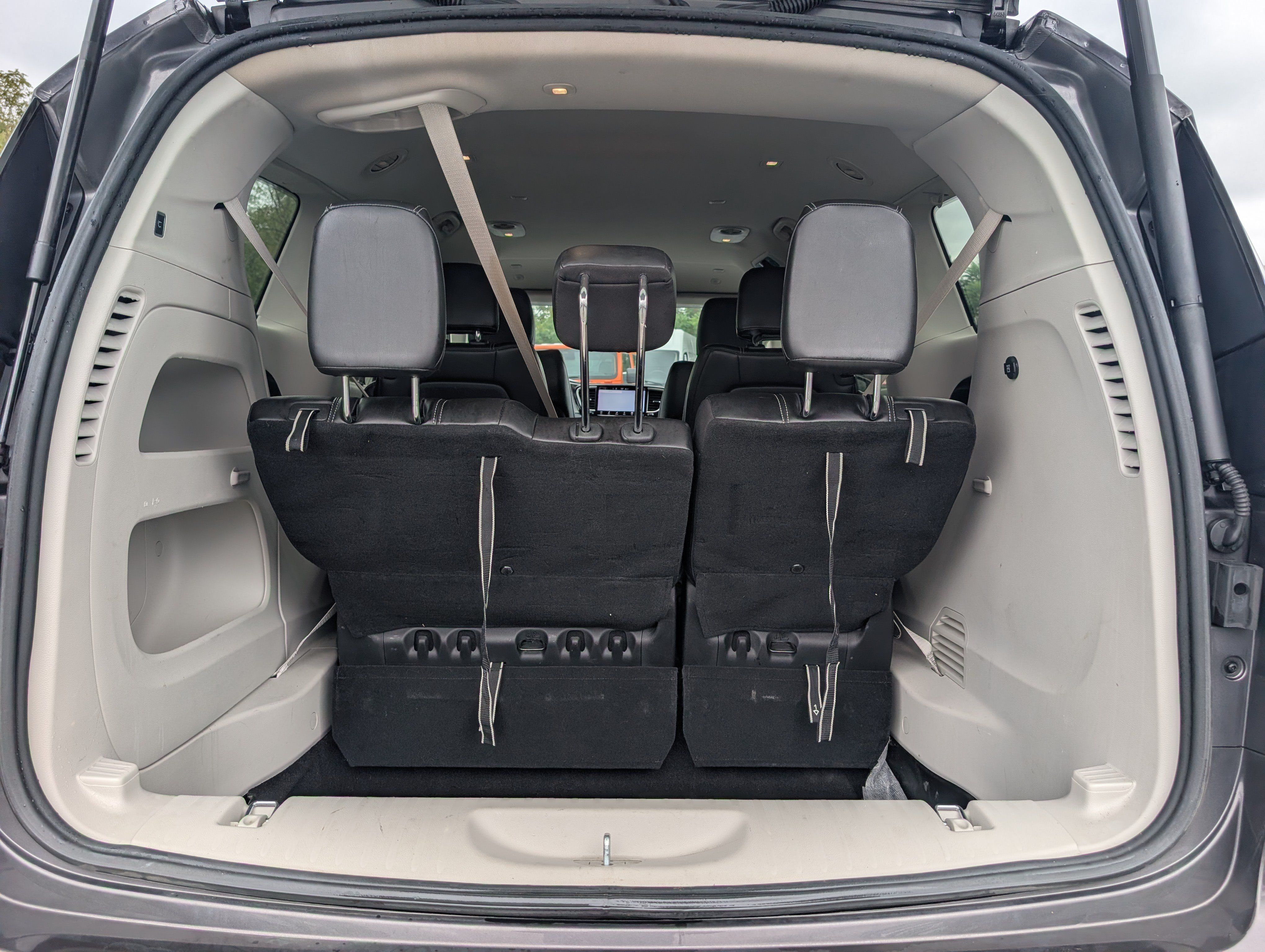 Used 2023 Chrysler Pacifica Touring-L FWD image 13