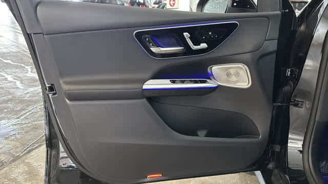 Used 2025 Mercedes-Benz GLC 300 4MATIC image 14