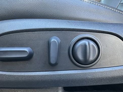 Used 2024 GMC Terrain SLT image 15