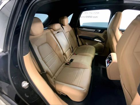 Used 2020 Porsche Cayenne Turbo image 19