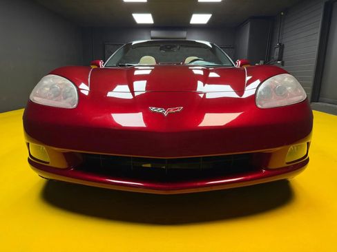 Used 2006 Chevrolet Corvette Coupe w/ Preferred Equipment Group RWD image 2