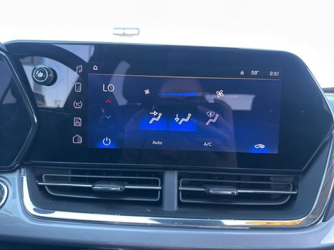 Used 2025 Chevrolet Trax LT FWD image 32