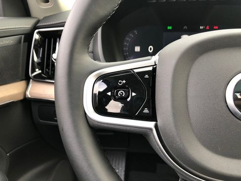 New 2026 Volvo XC90 T8 Plus w/ Protection Package Premier AWD/4WD image 21