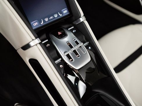 Used 2024 Ferrari Roma Spider image 81