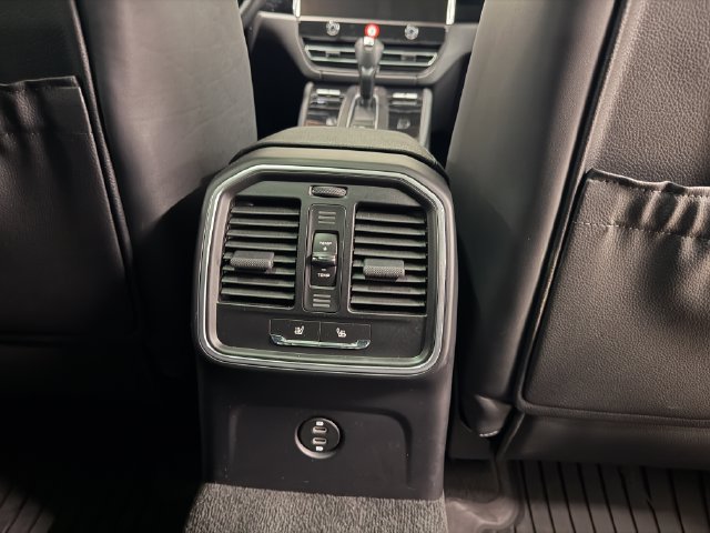 Certified 2026 Porsche Macan AWD/4WD image 30