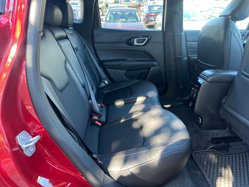 Used 2025 Jeep Compass Trailhawk image 24