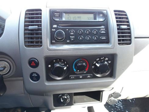 Used 2007 Nissan Frontier SE w/ Power Pkg AWD/4WD image 17