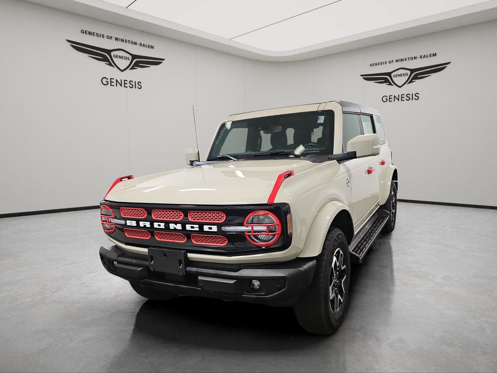Used 2025 Ford Bronco Outer Banks AWD/4WD image 1