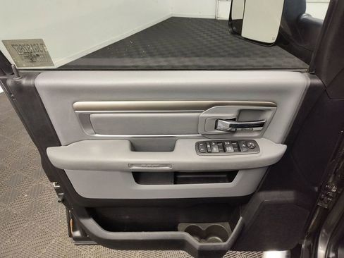 Used 2018 RAM 3500 SLT w/ Luxury Group image 10