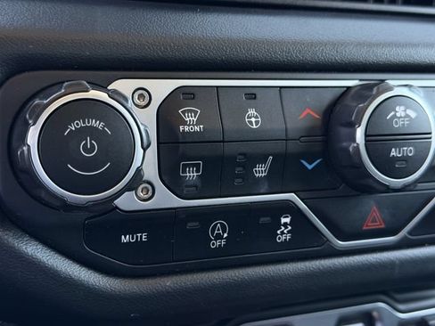 Used 2024 Jeep Wrangler Unlimited Sahara AWD/4WD image 22