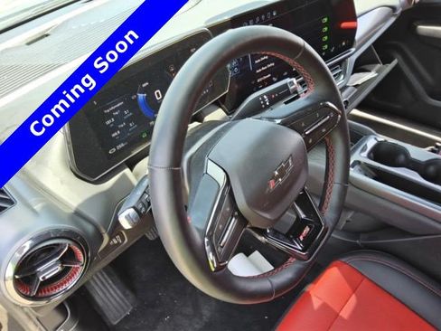 Used 2025 Chevrolet Equinox EV RS FWD image 4
