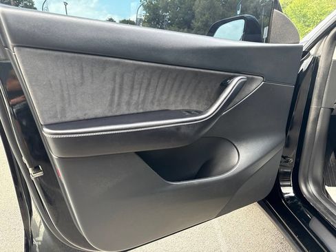 Used 2022 Tesla Model Y Performance AWD/4WD image 16