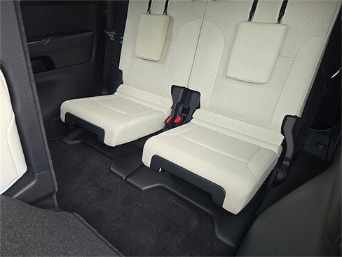 New 2025 Lexus LX 600 4WD w/ Luxury Package image 16