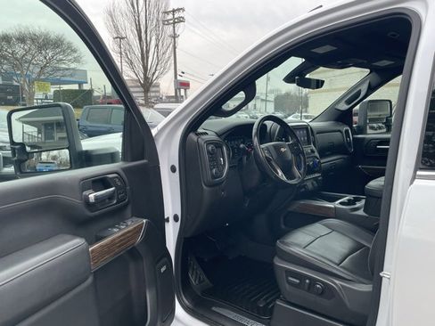 Used 2022 Chevrolet Silverado 2500 High Country w/ Technology Package image 13