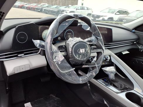 New 2025 Hyundai Elantra Limited image 13