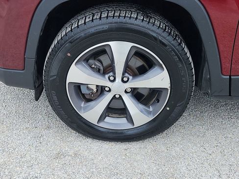 Used 2020 Jeep Cherokee Limited image 7