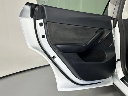 Used 2023 Tesla Model Y Long Range AWD/4WD image 15