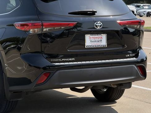 Used 2023 Toyota Highlander LE AWD/4WD image 6