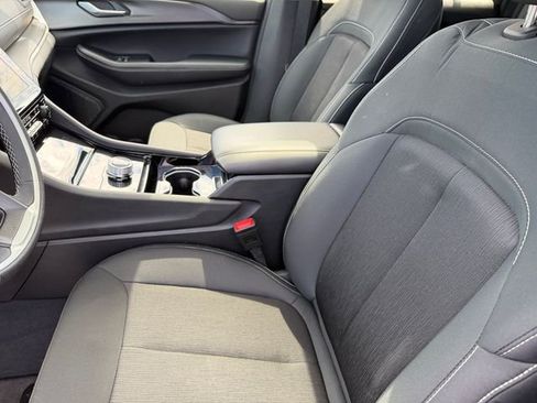 Certified 2023 Jeep Grand Cherokee Laredo w/ Luxury Tech Group I AWD/4WD image 13