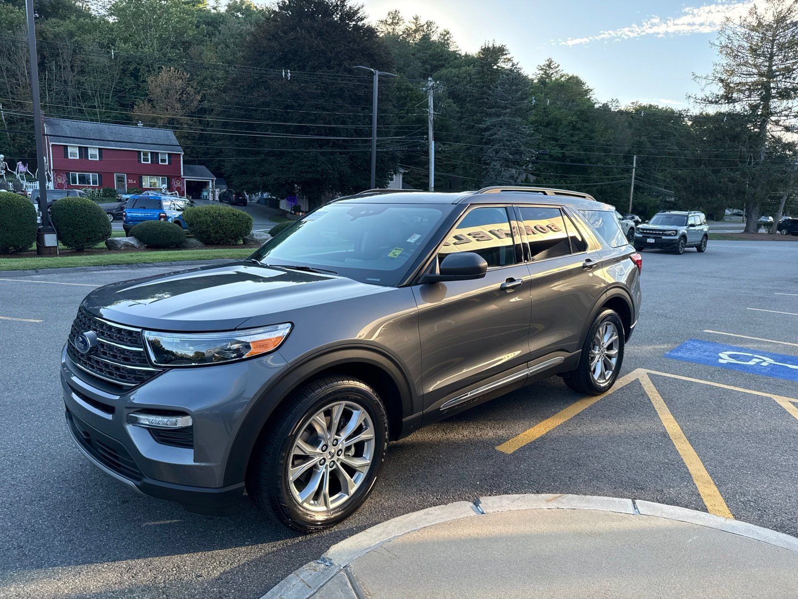 Used 2024 Ford Explorer XLT w/ Equipment Group 202A AWD/4WD image 4