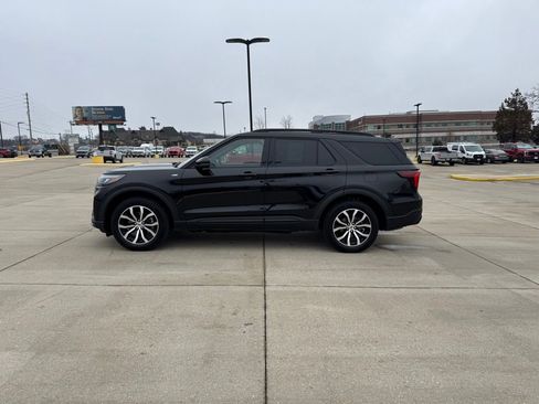Certified 2025 Ford Explorer ST-Line AWD/4WD image 5