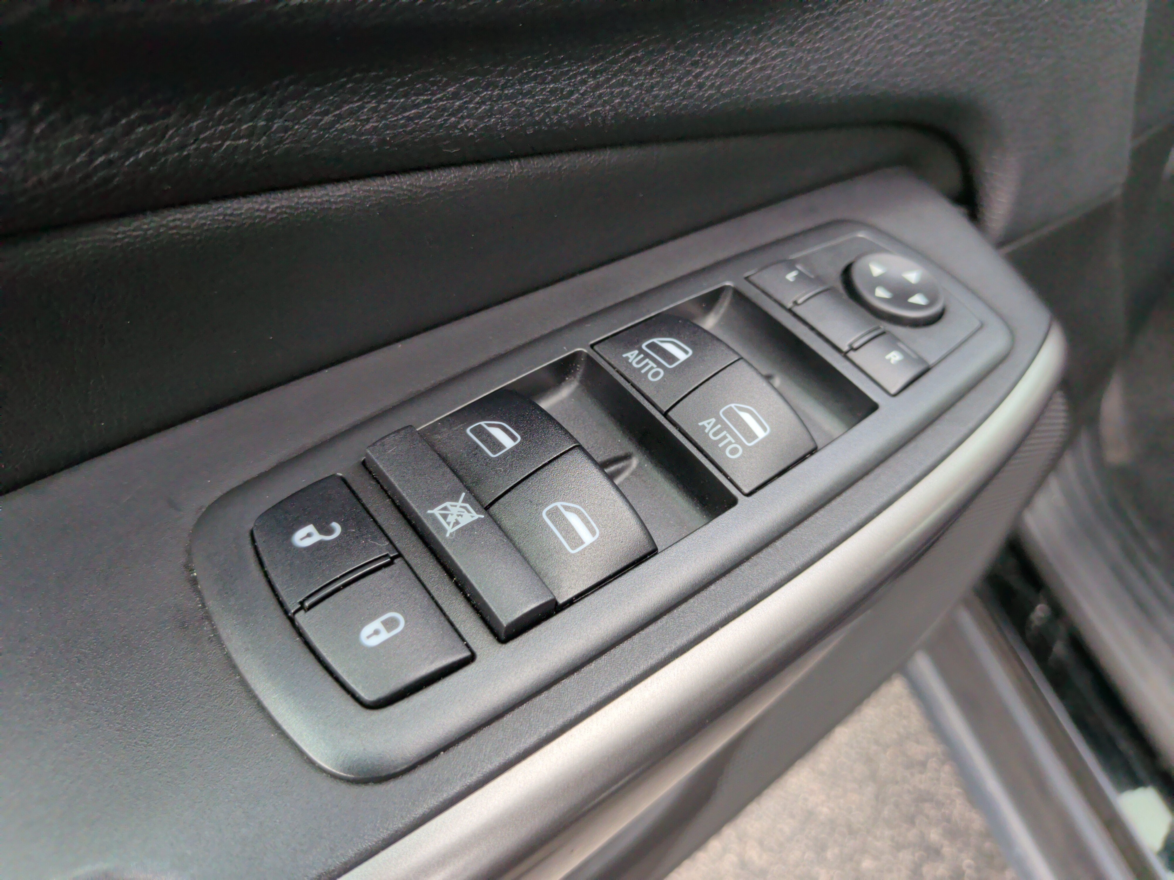 Used 2020 Jeep Cherokee Latitude Plus w/ Cold Weather Group AWD/4WD image 28
