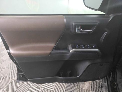 Used 2022 Toyota Tacoma Limited RWD image 6