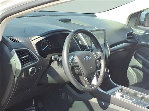 Used 2024 Ford Edge SEL image 8