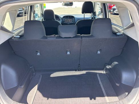 Used 2025 Kia Soul LX w/ LX Technology Package FWD image 25