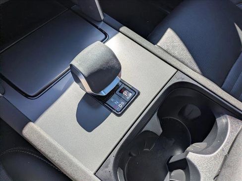 Used 2024 Land Rover Discovery Sport Dynamic SE image 12